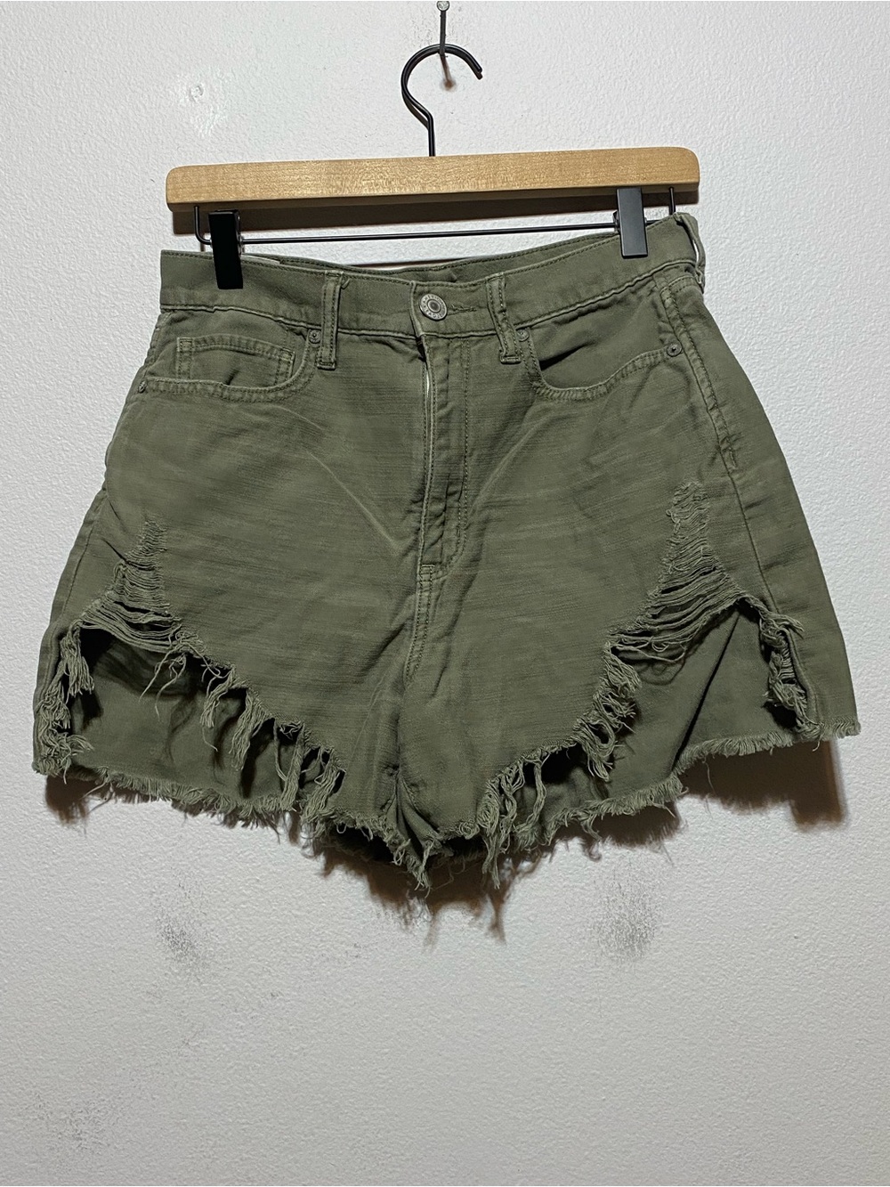 American Eagle Highest Rise Mom Short Size 6 Olive   Green Distressed Frayed